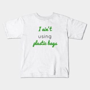 I ain't using plastic bags Kids T-Shirt